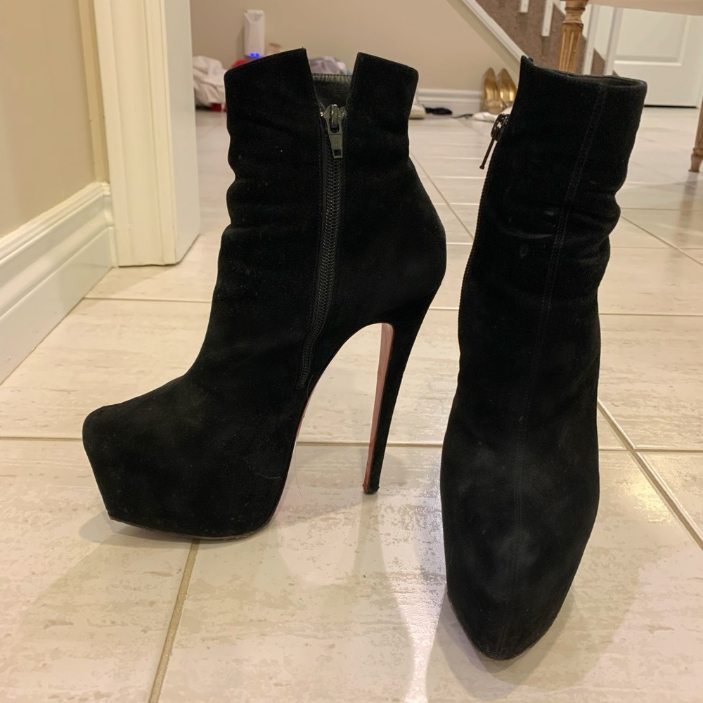 CHRISTIAN LOUBOUTIN: Daf Booties - Picture 2 of 4
